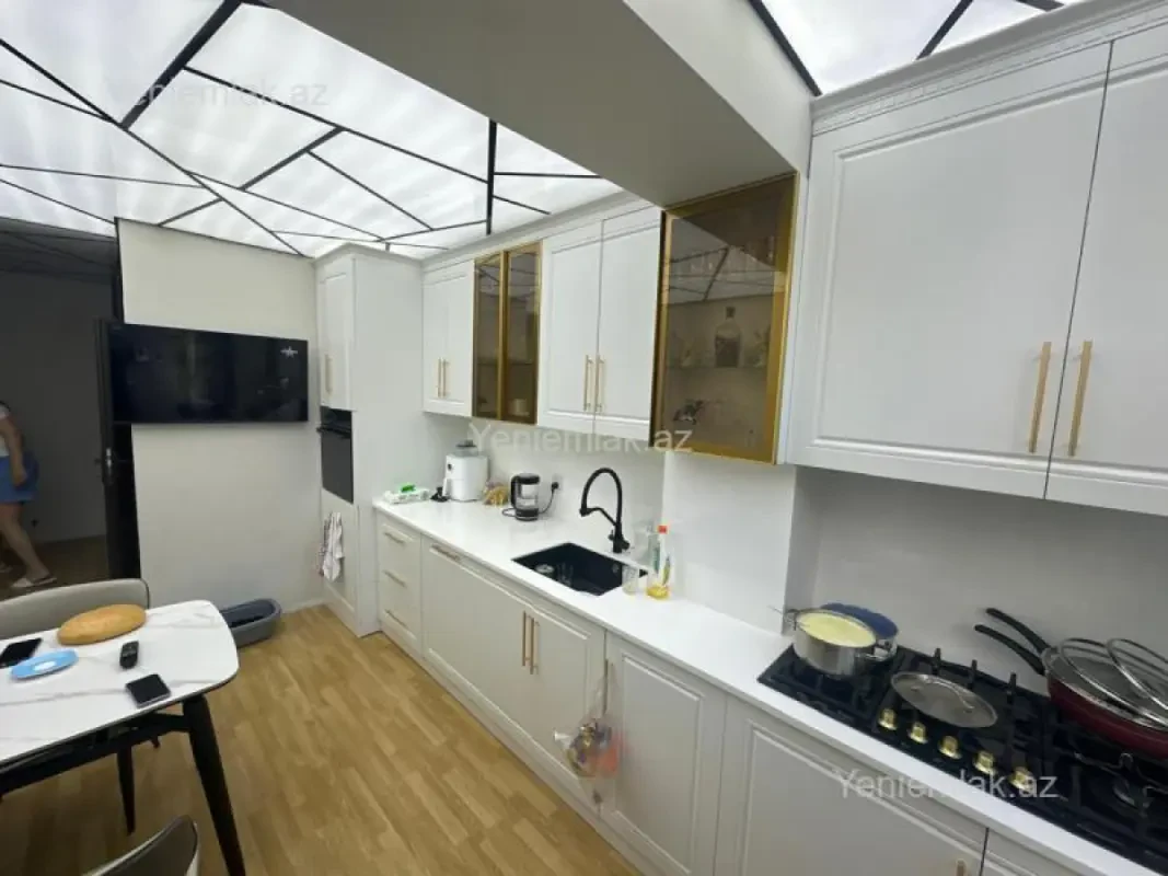 Satılır 3 otaqlı köhnə tikili 80 m²