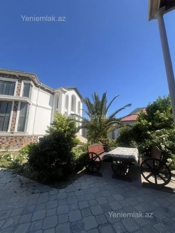 Satılır 6 otaqlı həyət evi 350 m²