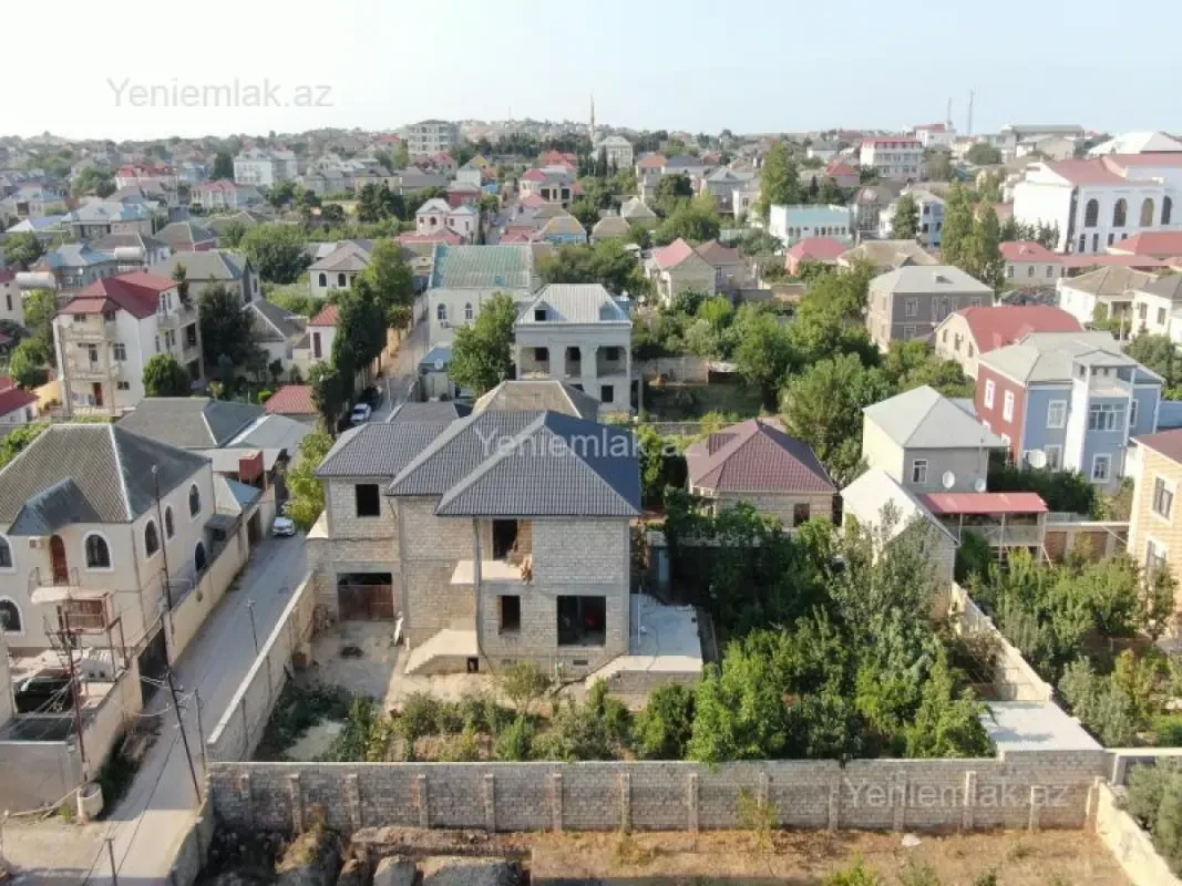 Satılır 14 otaqlı həyət evi 400 m²