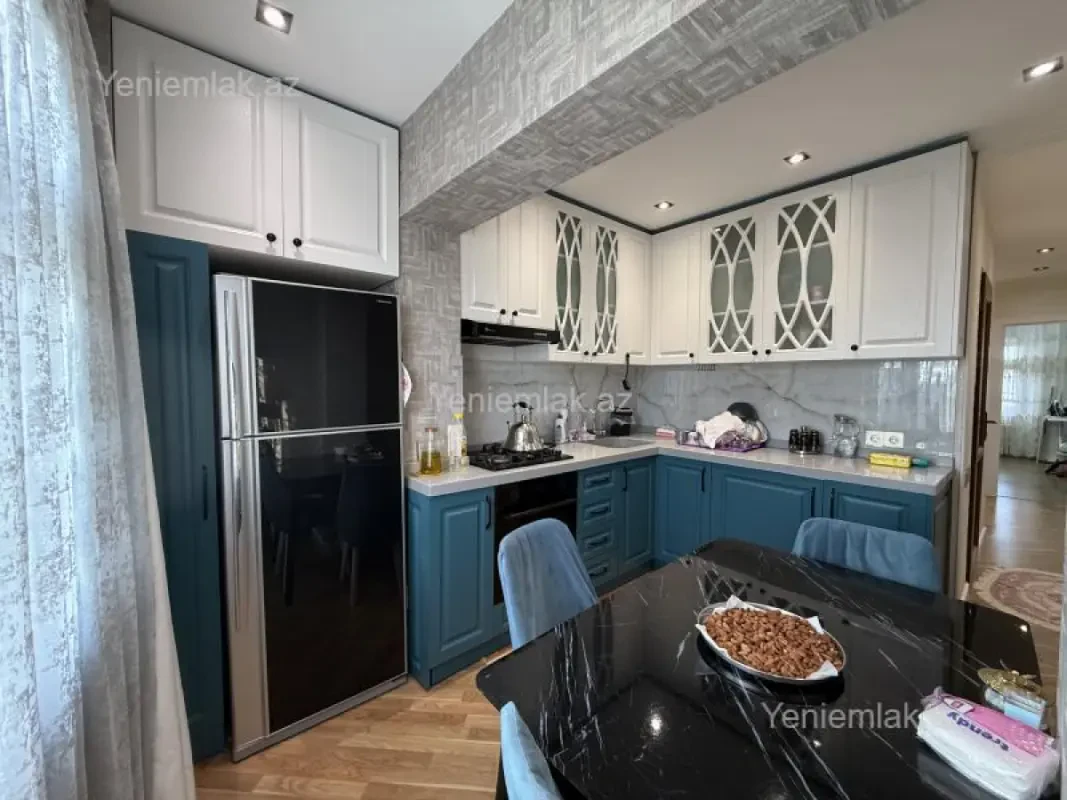 Satılır 4 otaqlı köhnə tikili 108 m²
