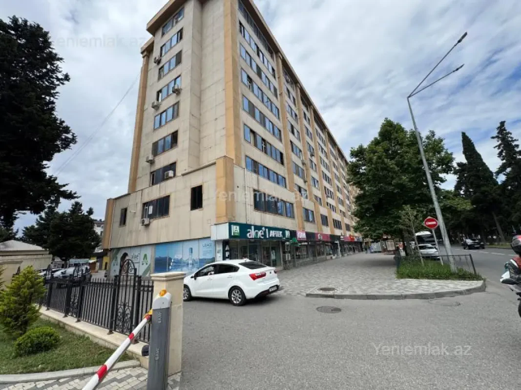 Satılır 4 otaqlı köhnə tikili 100 m²