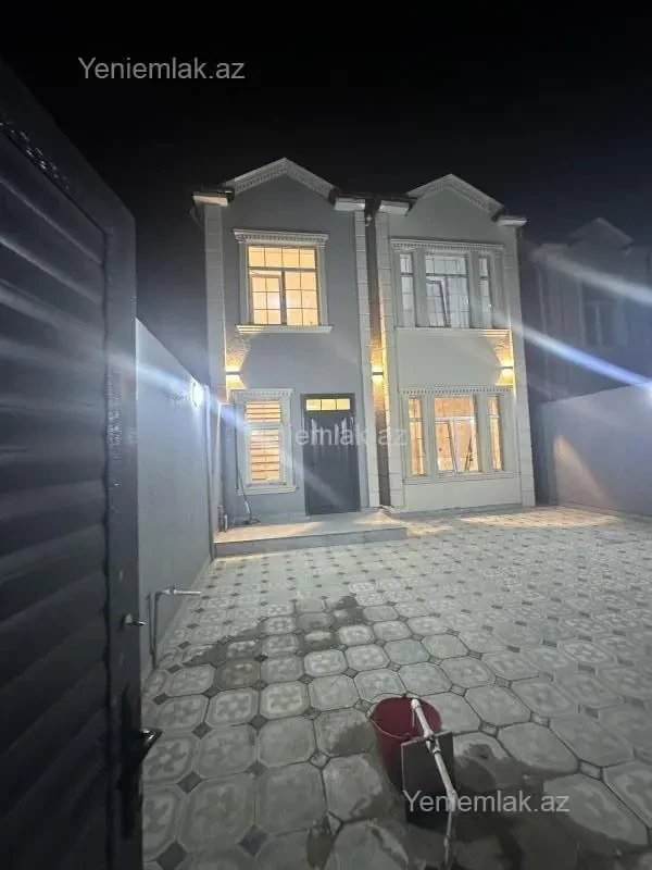 Satılır 5 otaqlı həyət evi 180 m²