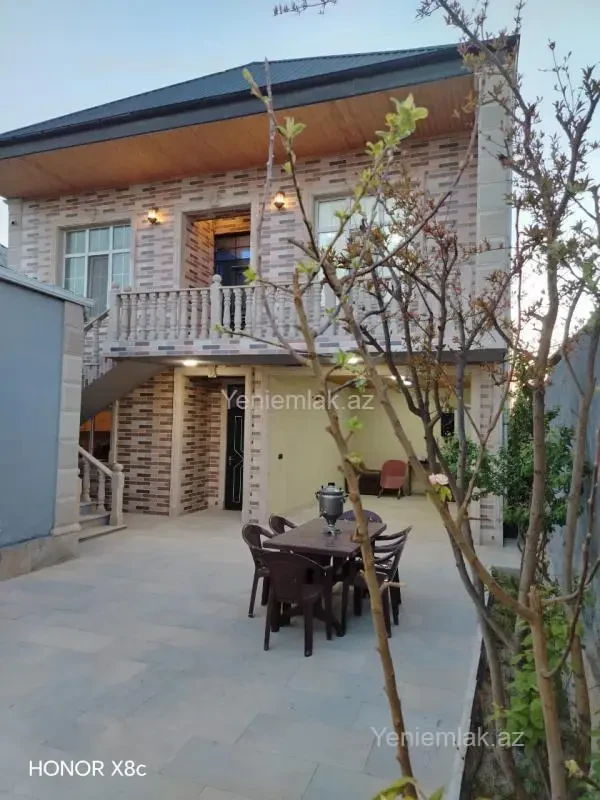 Satılır 7 otaqlı həyət evi 200 m²