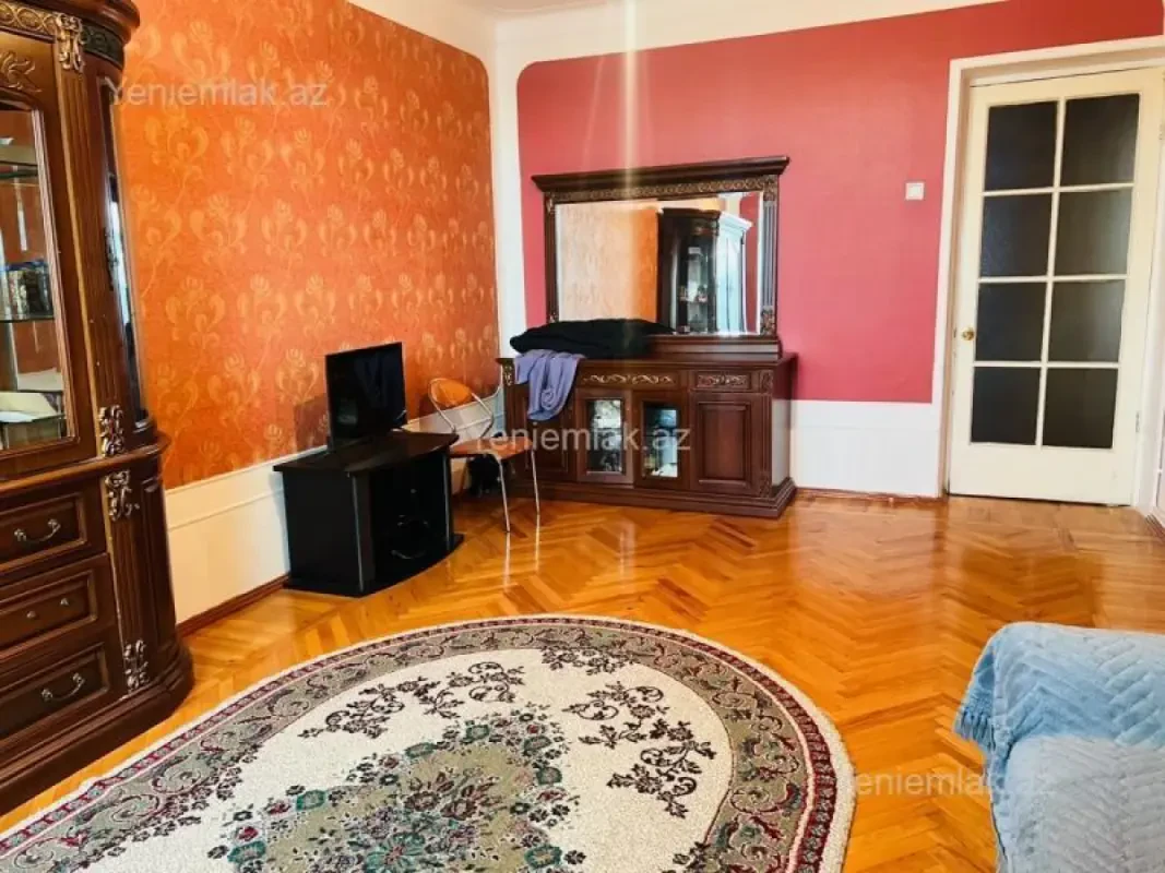 Satılır 2 otaqlı köhnə tikili 65 m²