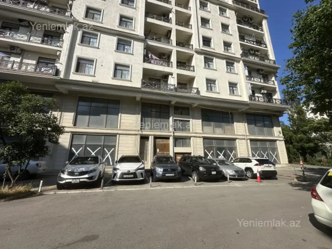 Satılır 15 otaqlı obyekt 617 m²