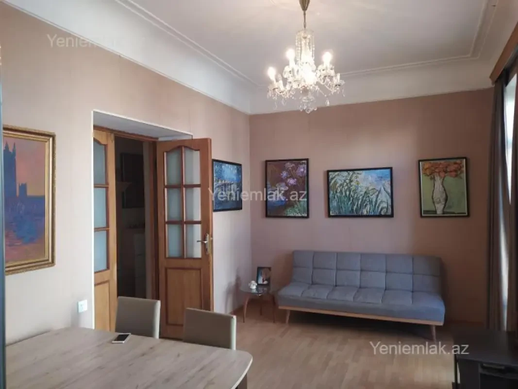 Satılır 3 otaqlı köhnə tikili 80 m²