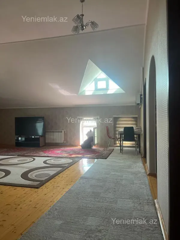 Satılır 5 otaqlı həyət evi 200 m²