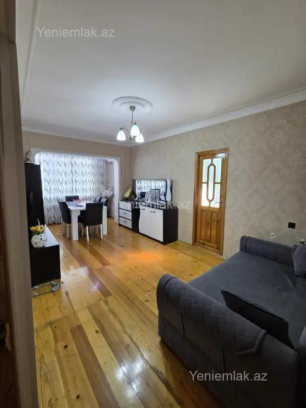 Satılır 2 otaqlı köhnə tikili 65 m²