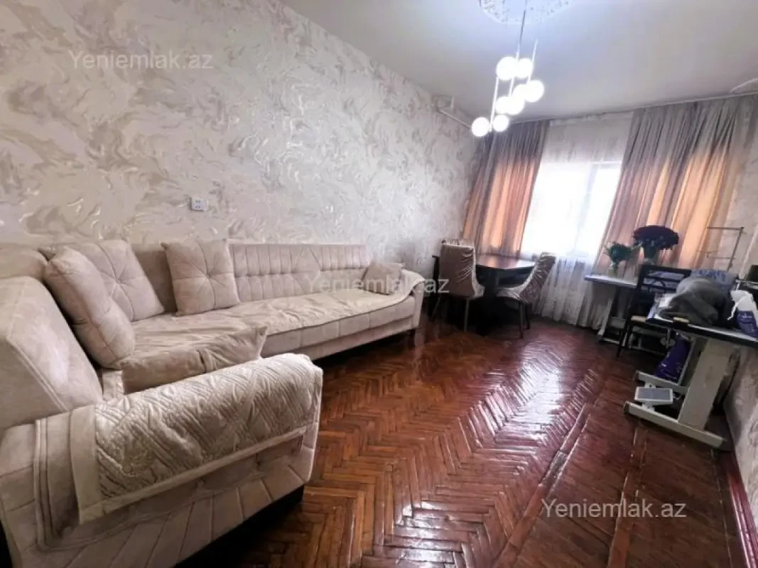 Satılır 4 otaqlı köhnə tikili 108 m²