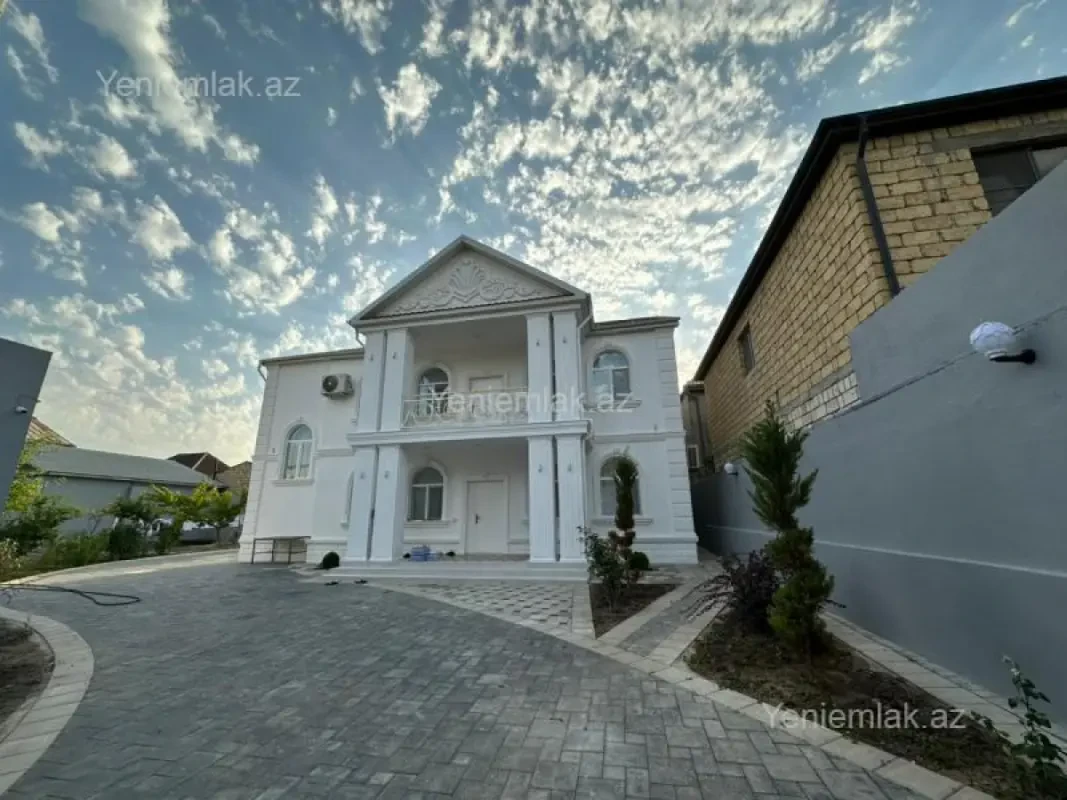 Satılır 7 otaqlı həyət evi 400 m²