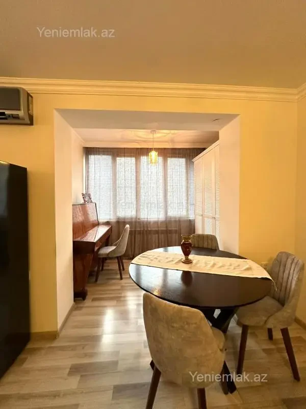 Satılır 2 otaqlı köhnə tikili 55 m²