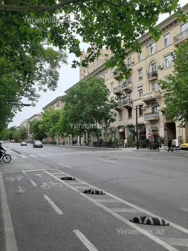 Satılır 3 otaqlı köhnə tikili 75 m²
