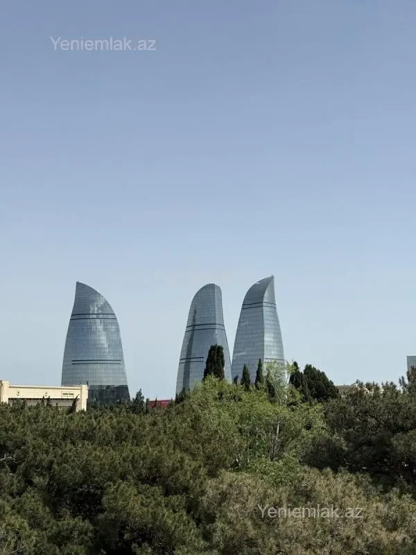 Satılır 4 otaqlı köhnə tikili 120 m²