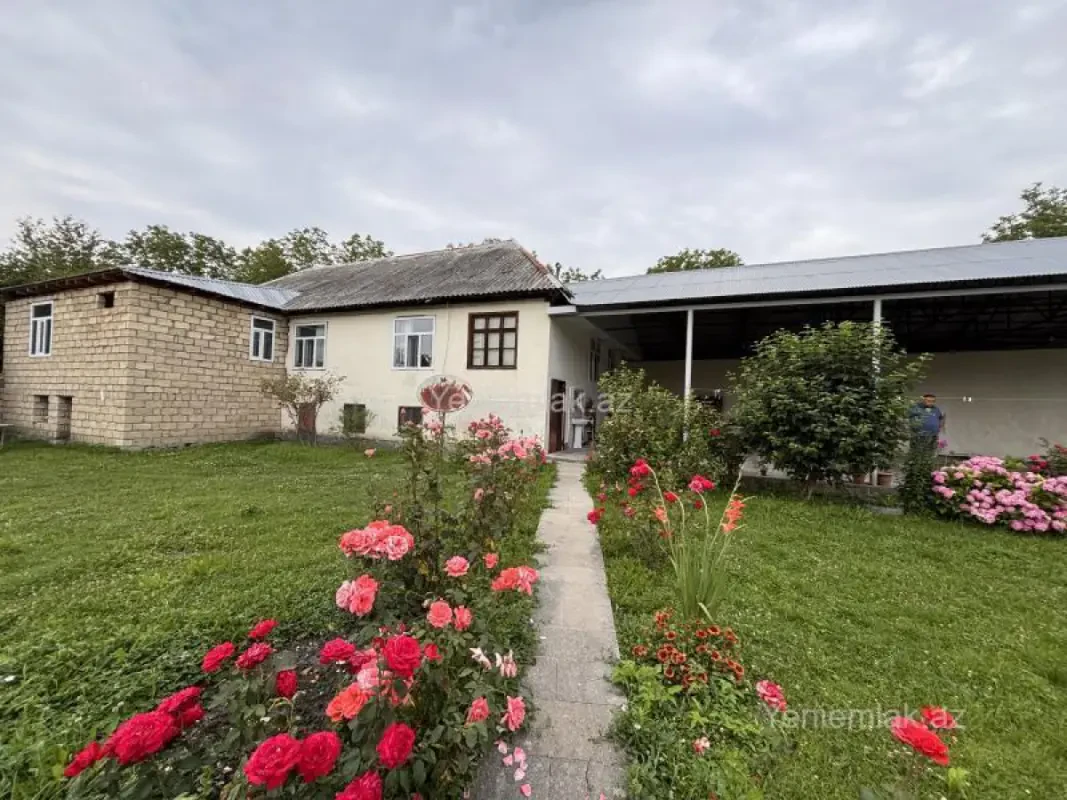 Satılır 4 otaqlı həyət evi 115 m²