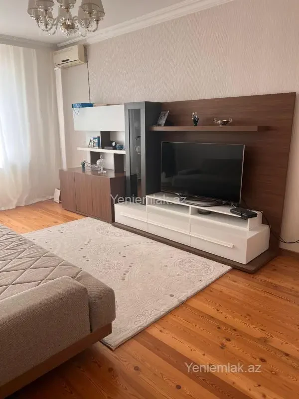 Satılır 3 otaqlı köhnə tikili 90 m²