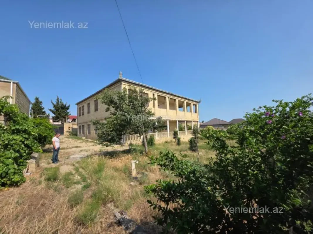Satılır 15 otaqlı həyət evi 800 m²