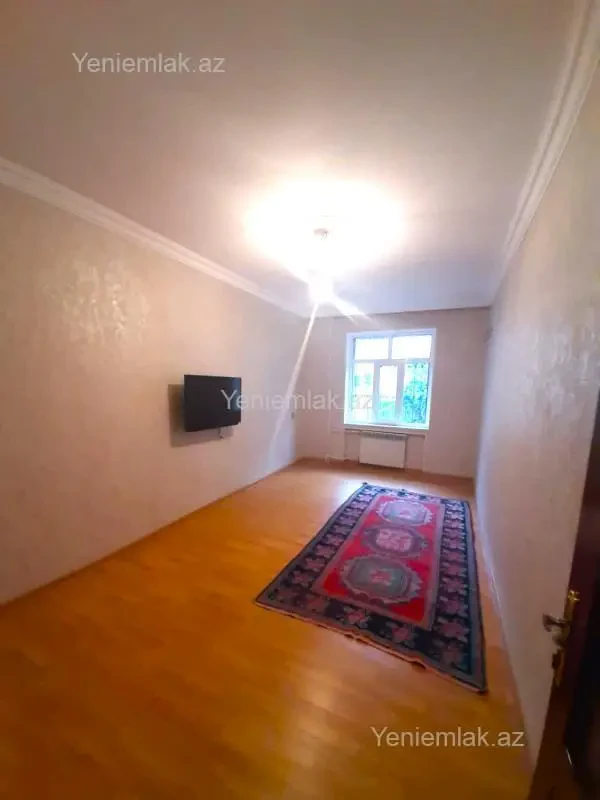 Satılır 4 otaqlı köhnə tikili 90 m²