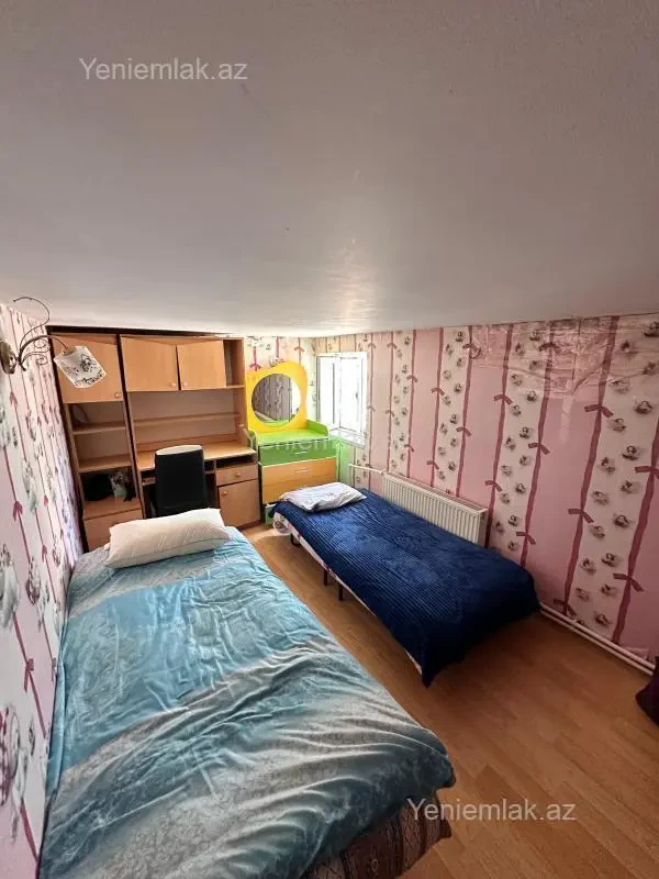 Satılır 4 otaqlı köhnə tikili 130 m²