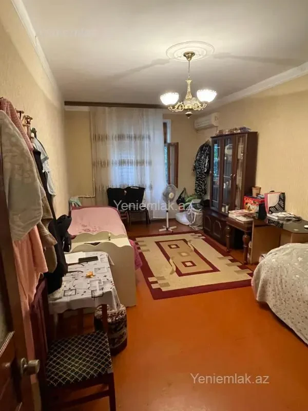Satılır 2 otaqlı köhnə tikili 65 m²