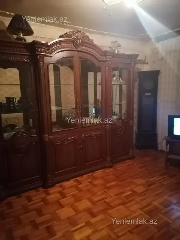 Satılır 2 otaqlı köhnə tikili 56 m²