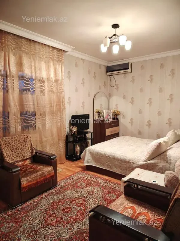 Satılır 1 otaqlı köhnə tikili 42 m²