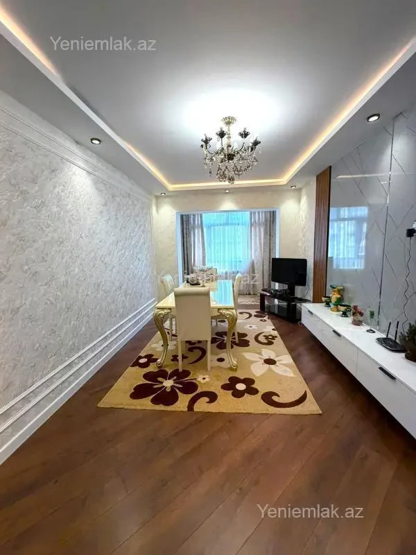 Satılır 4 otaqlı köhnə tikili 100 m²