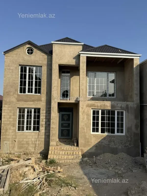 Satılır 6 otaqlı həyət evi 220 m²