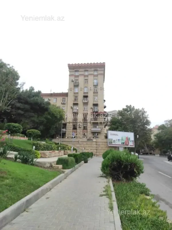 Satılır 2 otaqlı köhnə tikili 55 m²