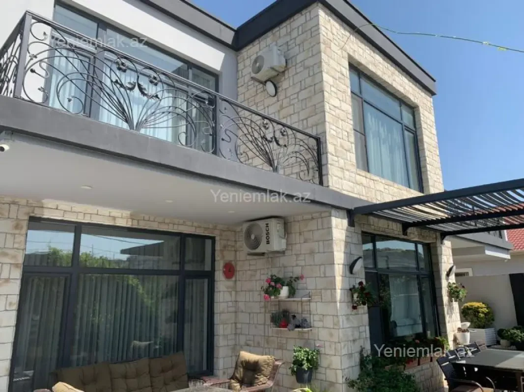 Satılır 6 otaqlı həyət evi 300 m²