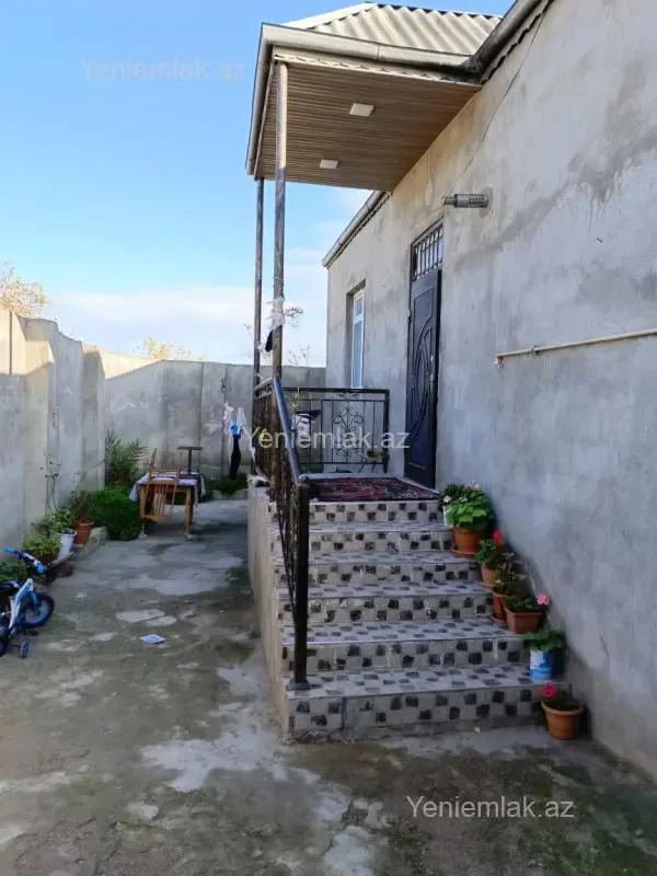 Satılır 4 otaqlı həyət evi 100 m²