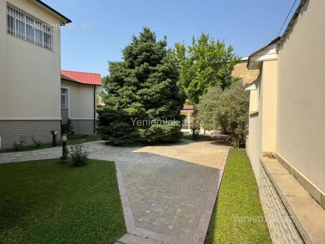 Satılır 10 otaqlı həyət evi 544 m²
