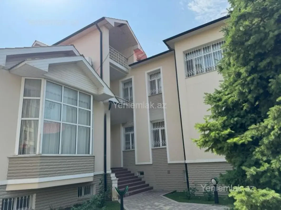 Satılır 8 otaqlı həyət evi 600 m²