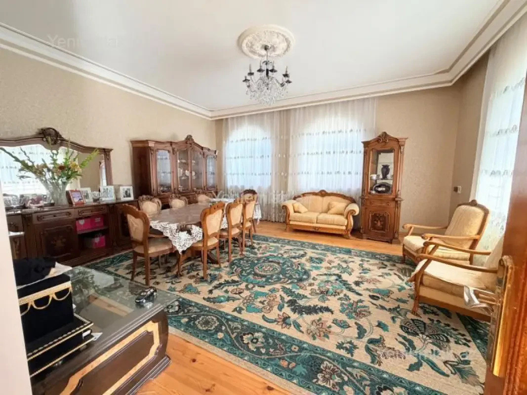 Satılır 7 otaqlı həyət evi 400 m²