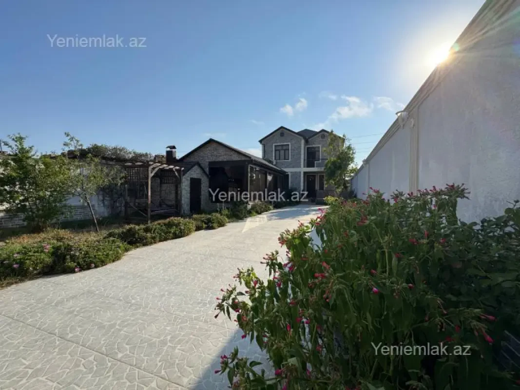 Satılır 4 otaqlı həyət evi 180 m²