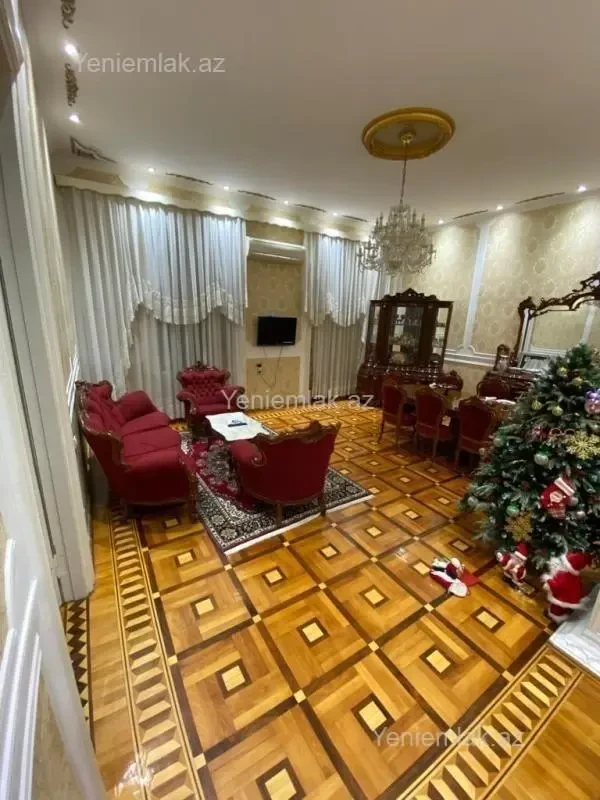 Satılır 5 otaqlı köhnə tikili 200 m²