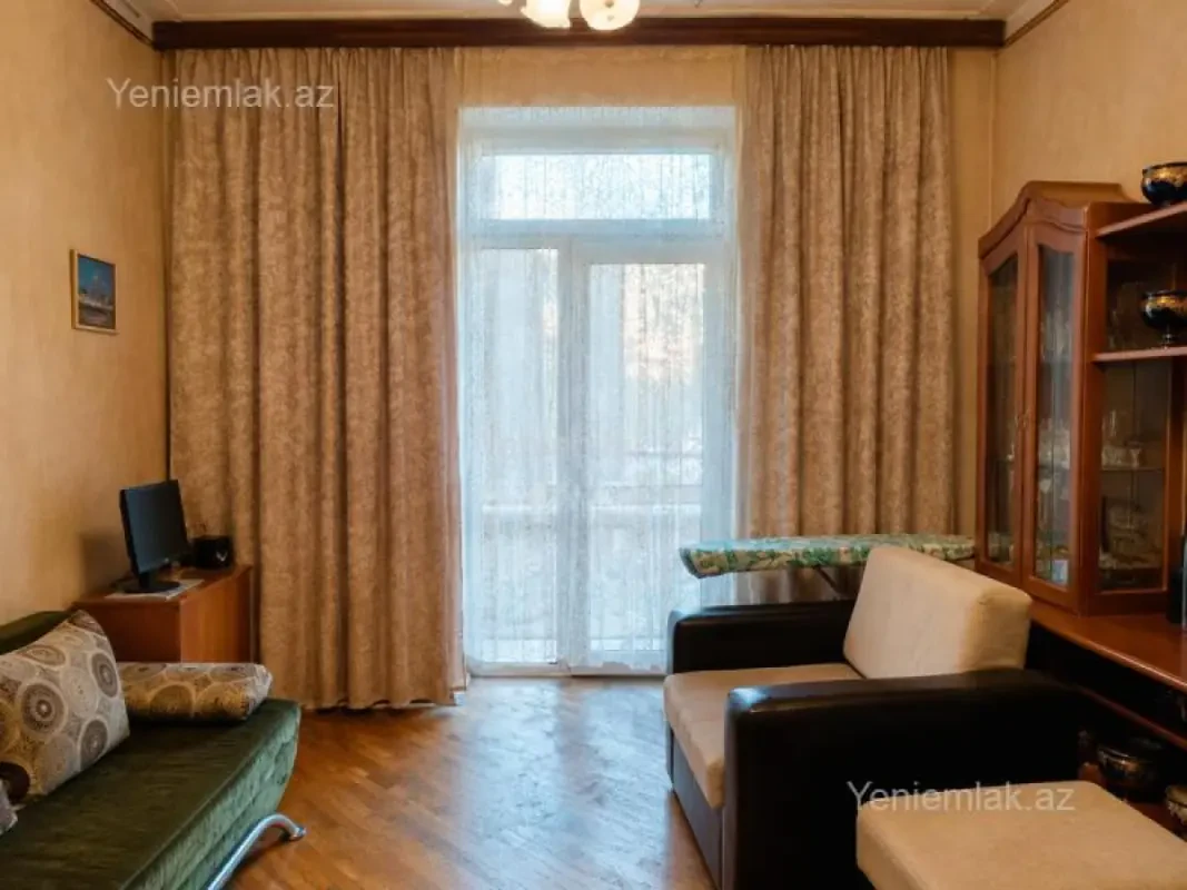 Satılır 2 otaqlı köhnə tikili 60 m²