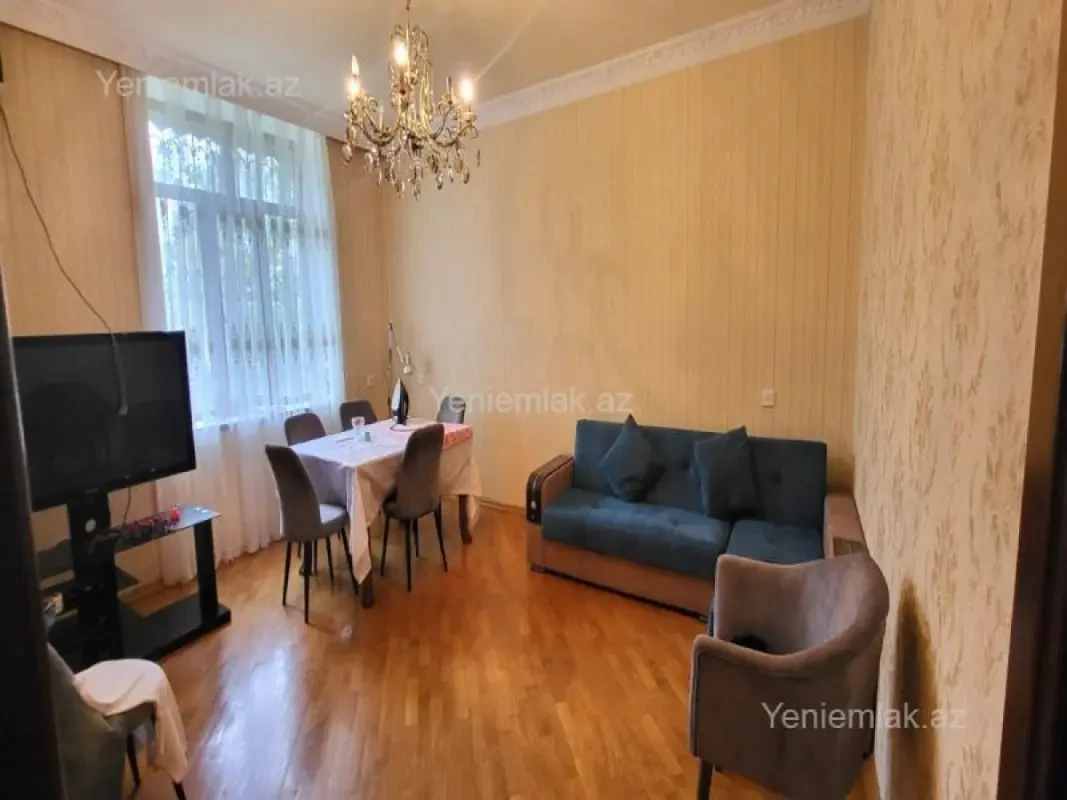Satılır 2 otaqlı köhnə tikili 60 m²