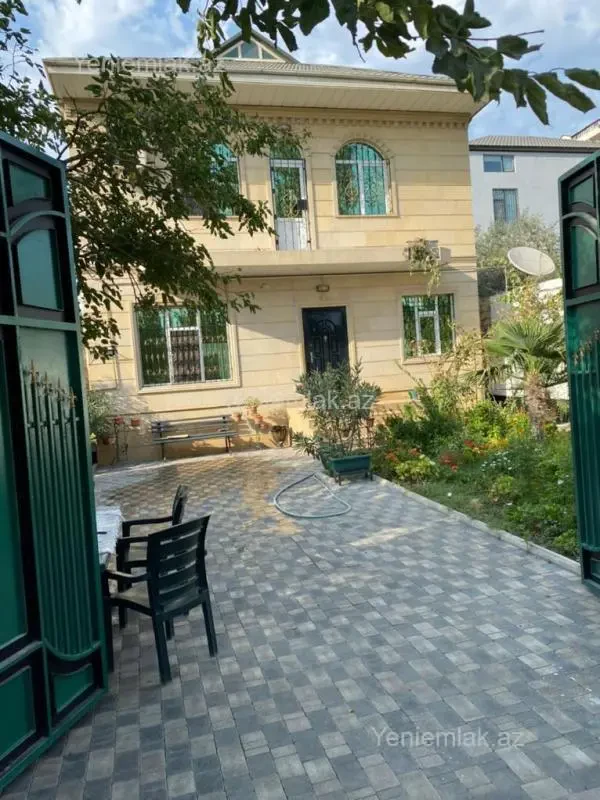 Satılır 5 otaqlı həyət evi 240 m²
