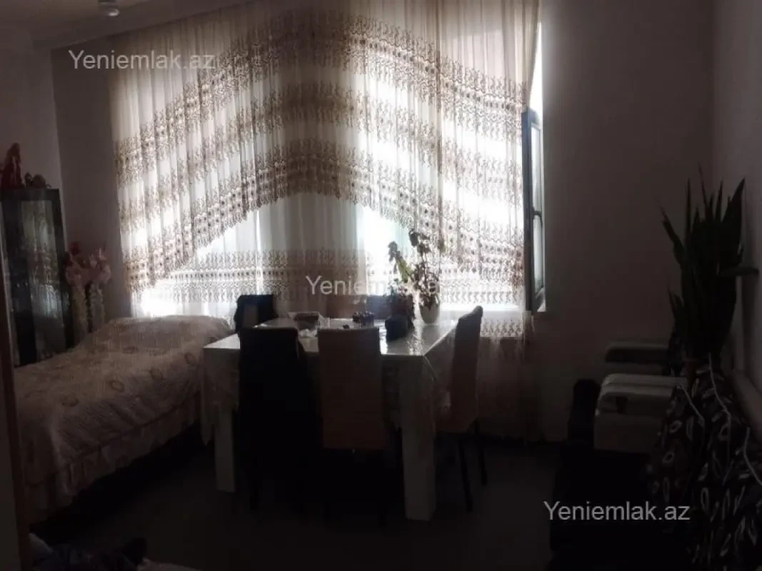 Satılır 5 otaqlı həyət evi 200 m²