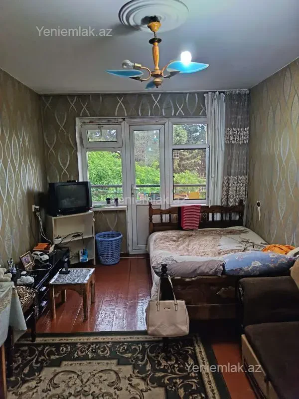 Satılır 1 otaqlı köhnə tikili 33 m²
