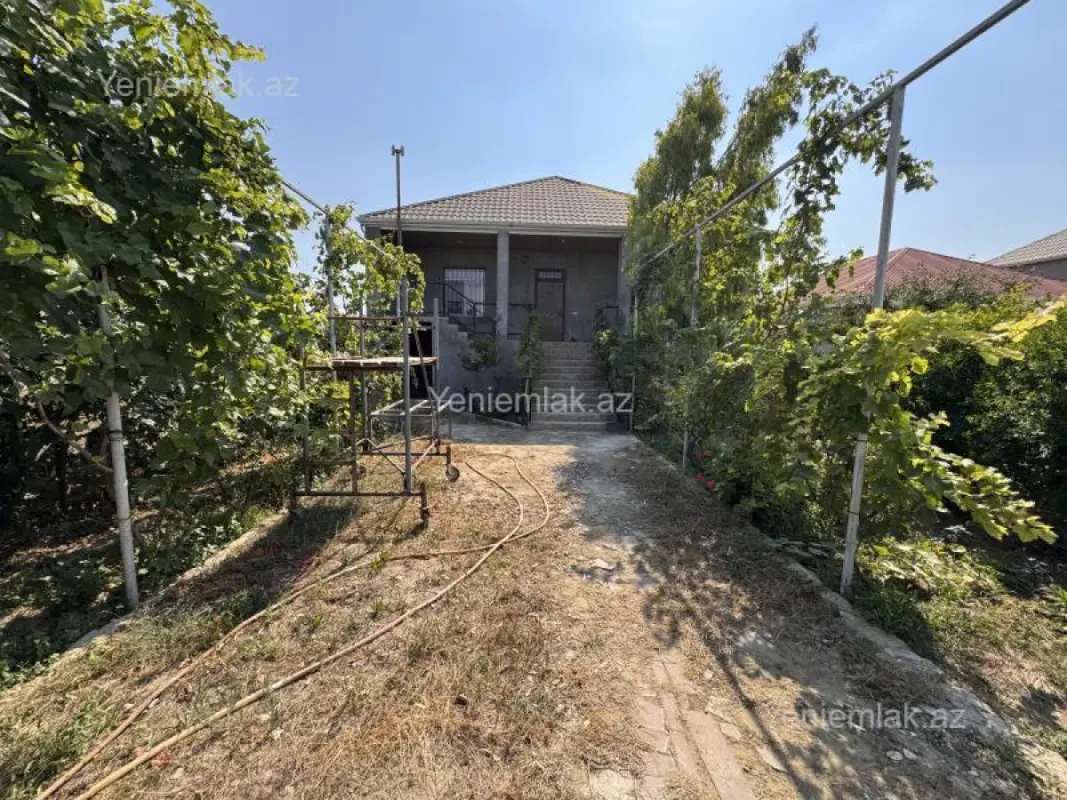 Satılır 3 otaqlı həyət evi 200 m²