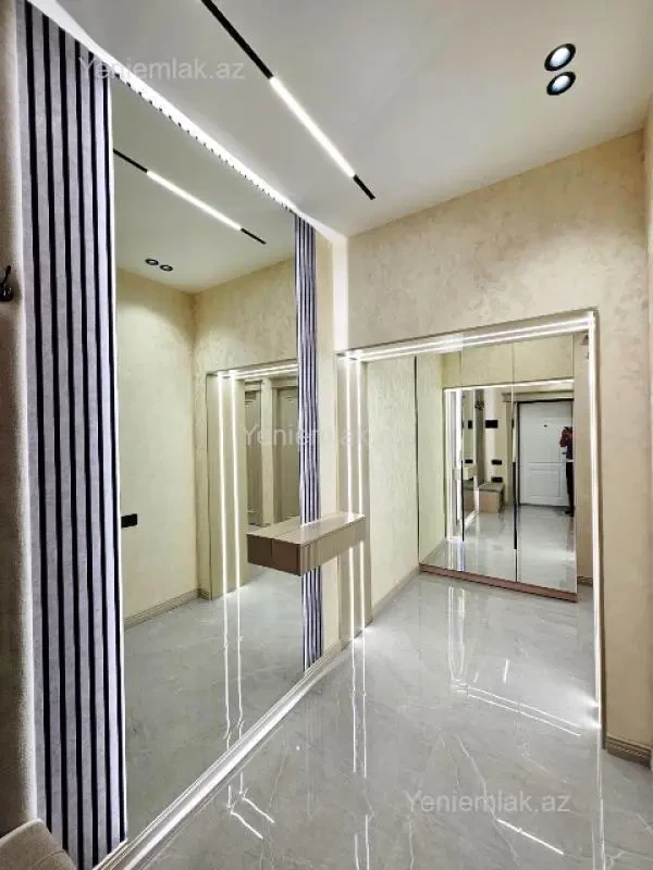 Satılır 2 otaqlı yeni tikili 76 m²