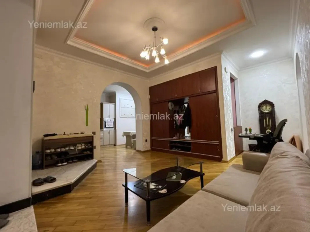 Satılır 4 otaqlı köhnə tikili 128 m²