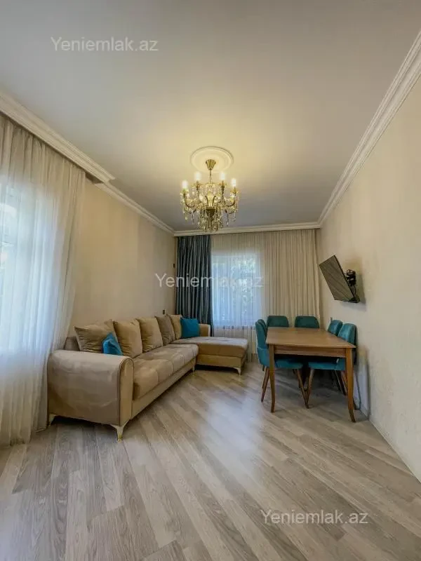 Satılır 2 otaqlı köhnə tikili 60 m²
