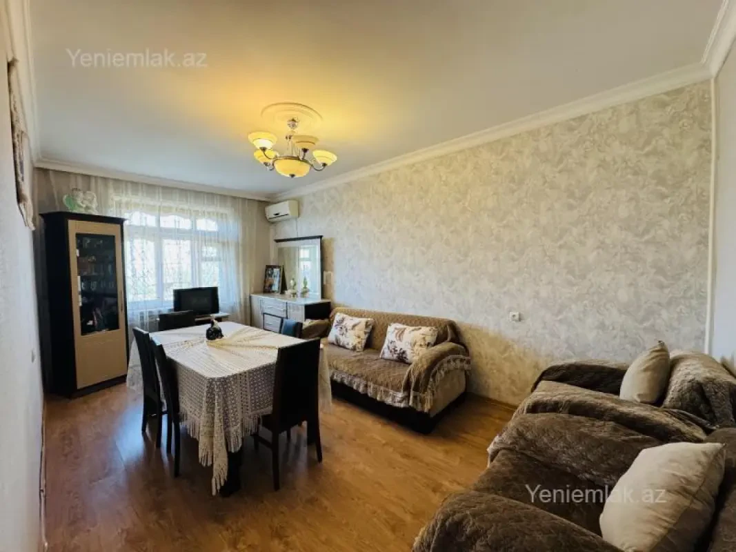 Satılır 4 otaqlı köhnə tikili 100 m²