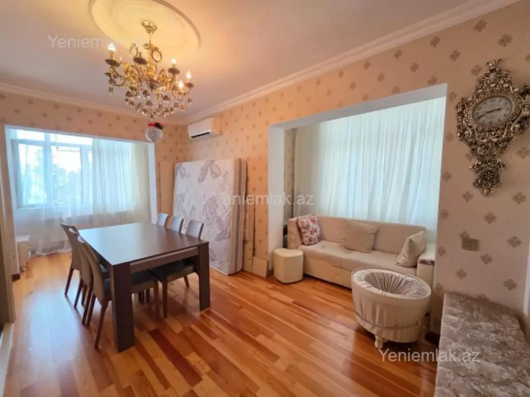 Satılır 4 otaqlı köhnə tikili 100 m²