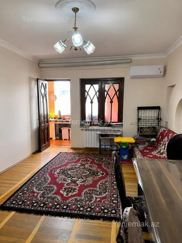 Satılır 2 otaqlı köhnə tikili 60 m²