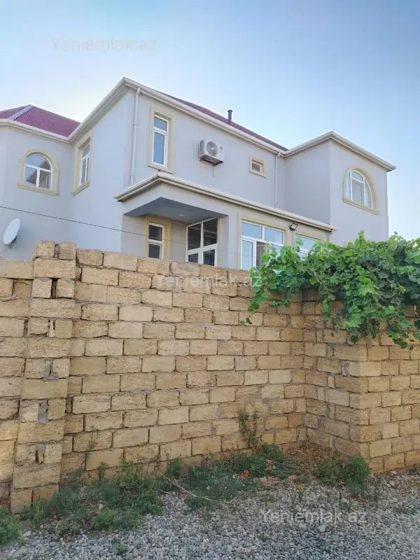 Satılır 16 otaqlı həyət evi 263 m²