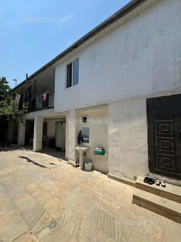 Satılır 8 otaqlı həyət evi 130 m²