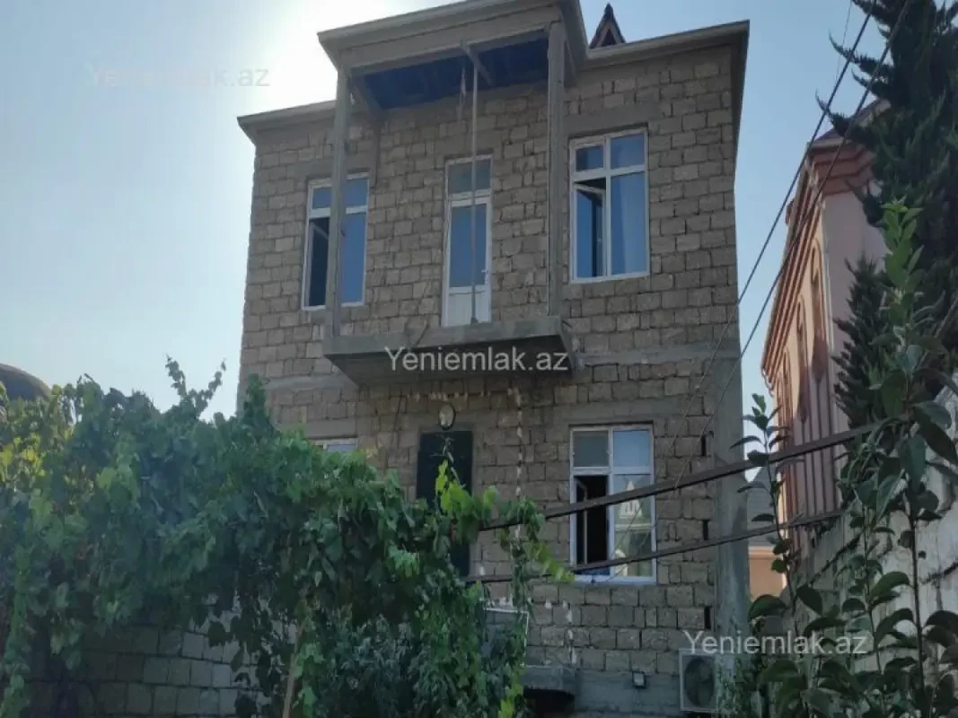 Satılır 7 otaqlı həyət evi 280 m²